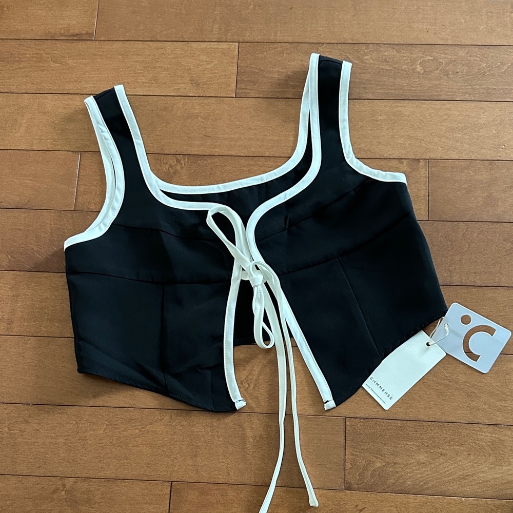 Commense Black and White Crop Top